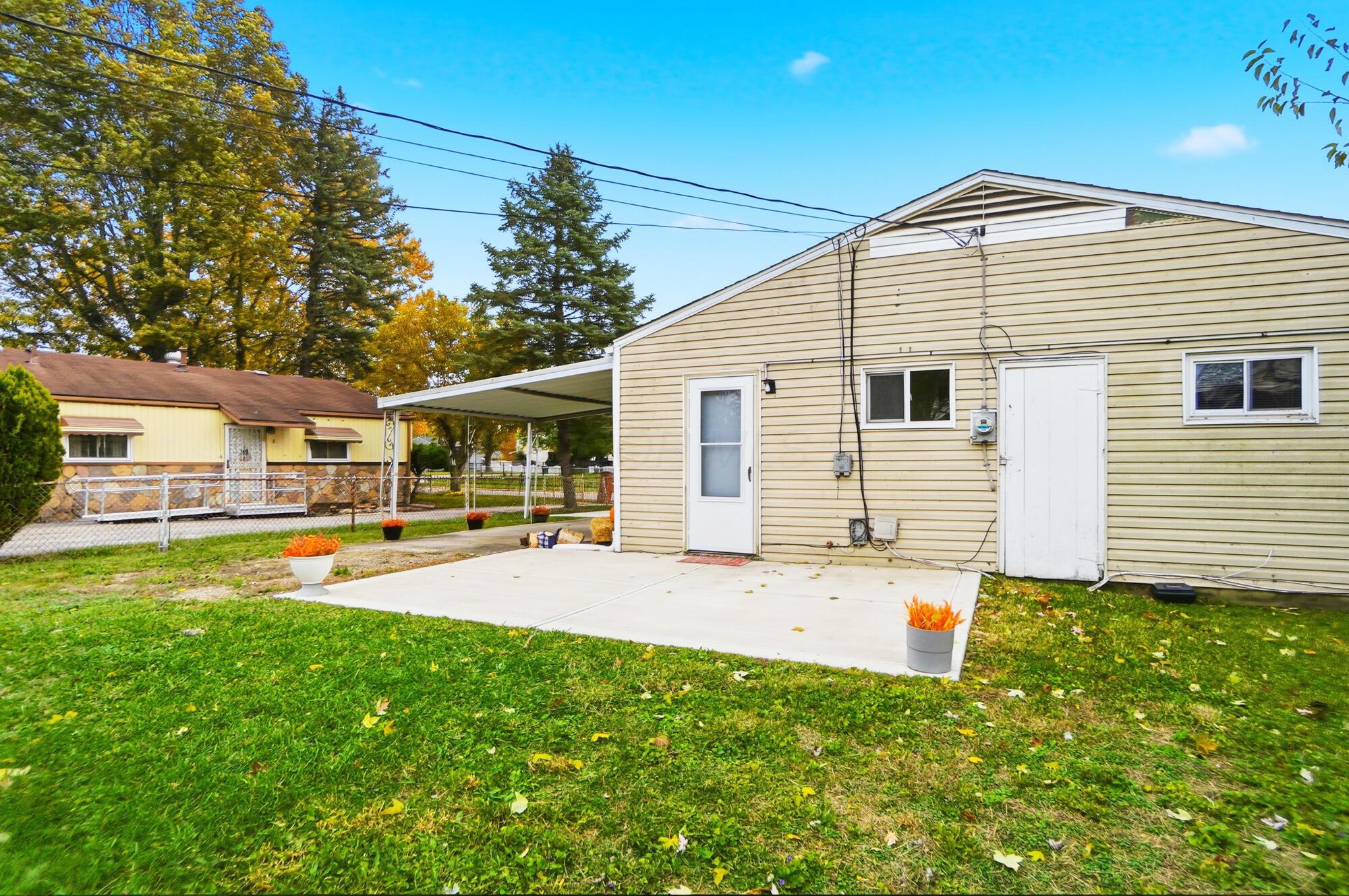 1382 Southfield Drive S