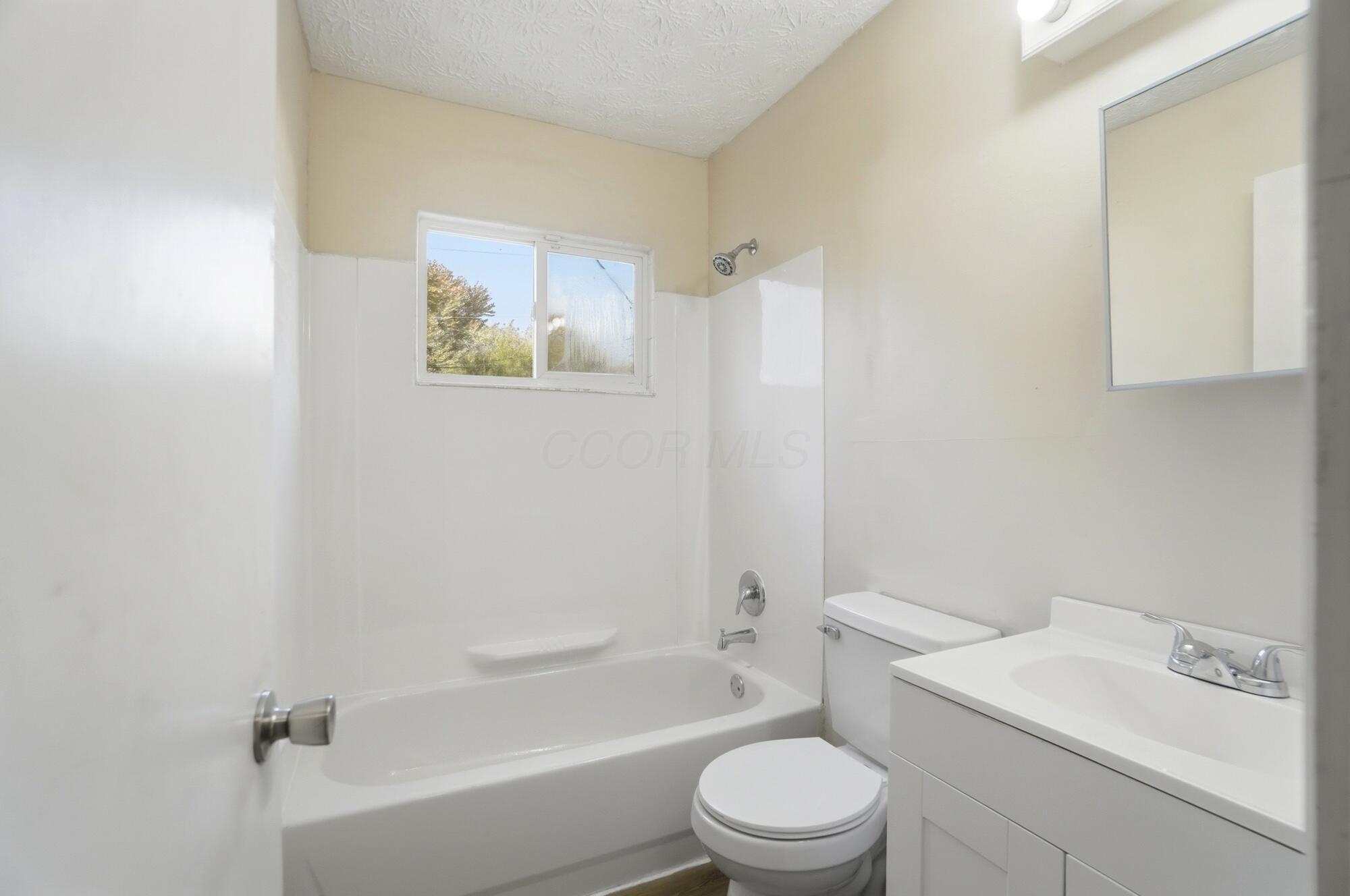 1382 Southfield Drive S