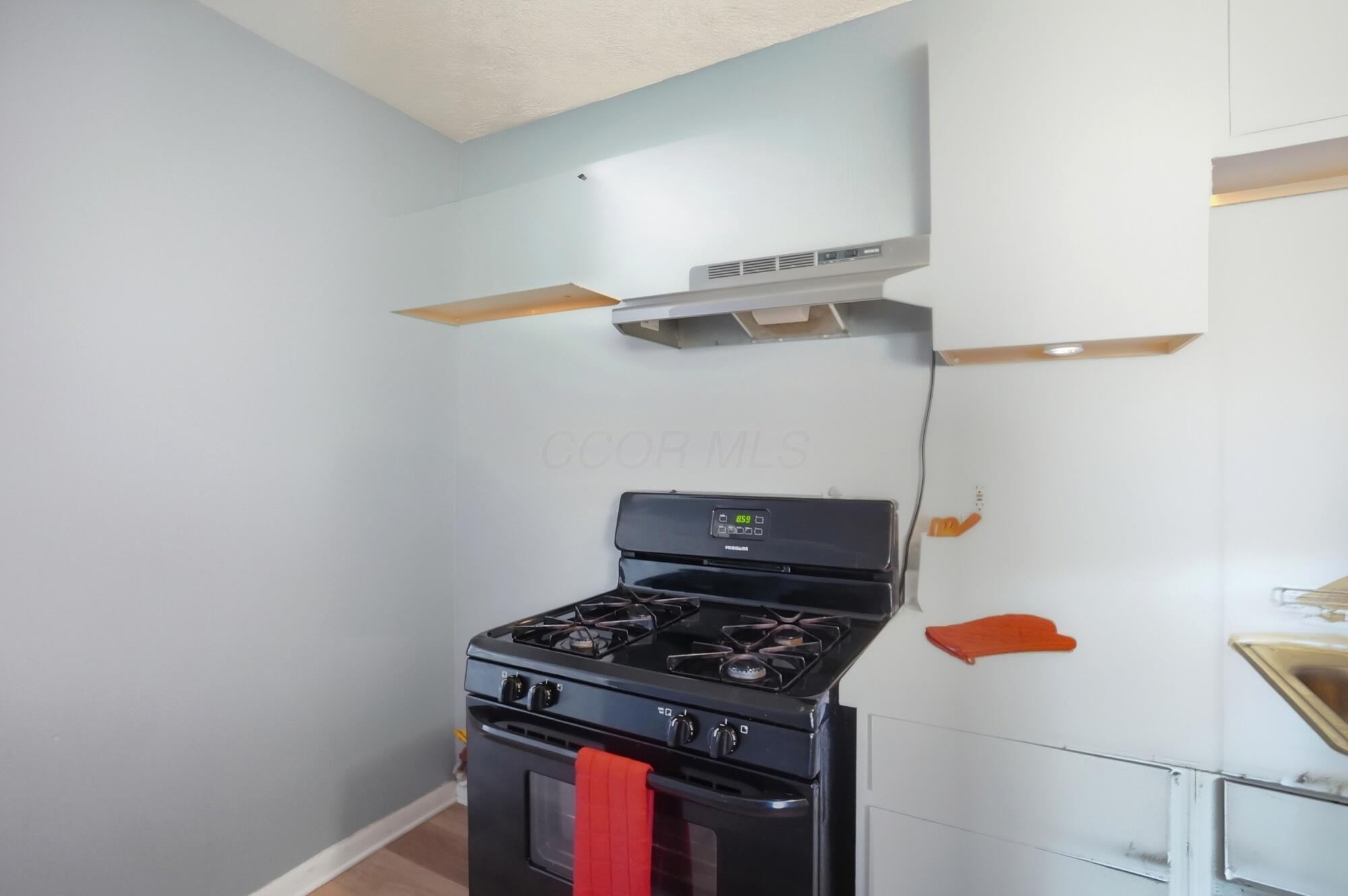 1382 Southfield Drive S