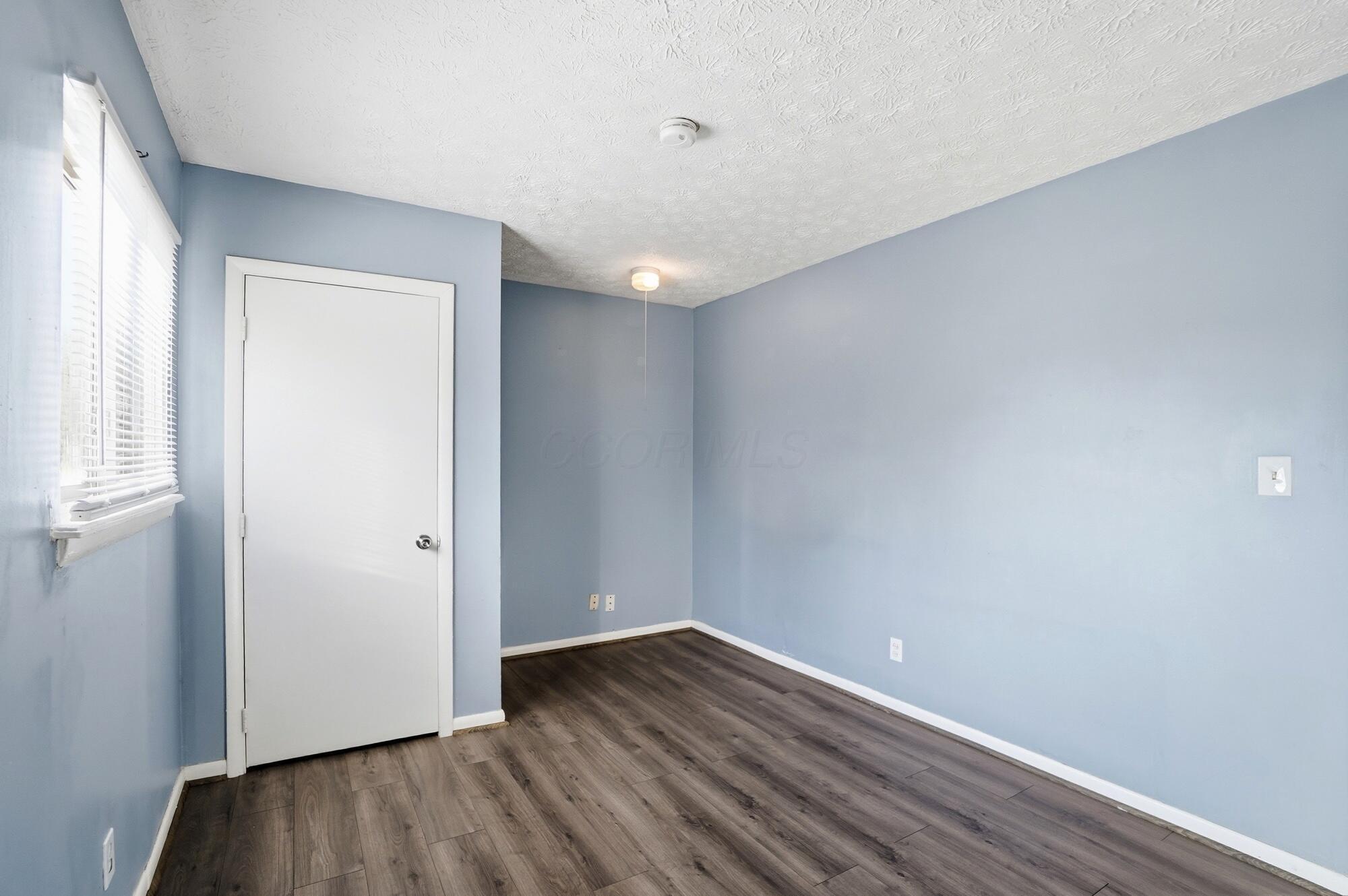 1382 Southfield Drive S