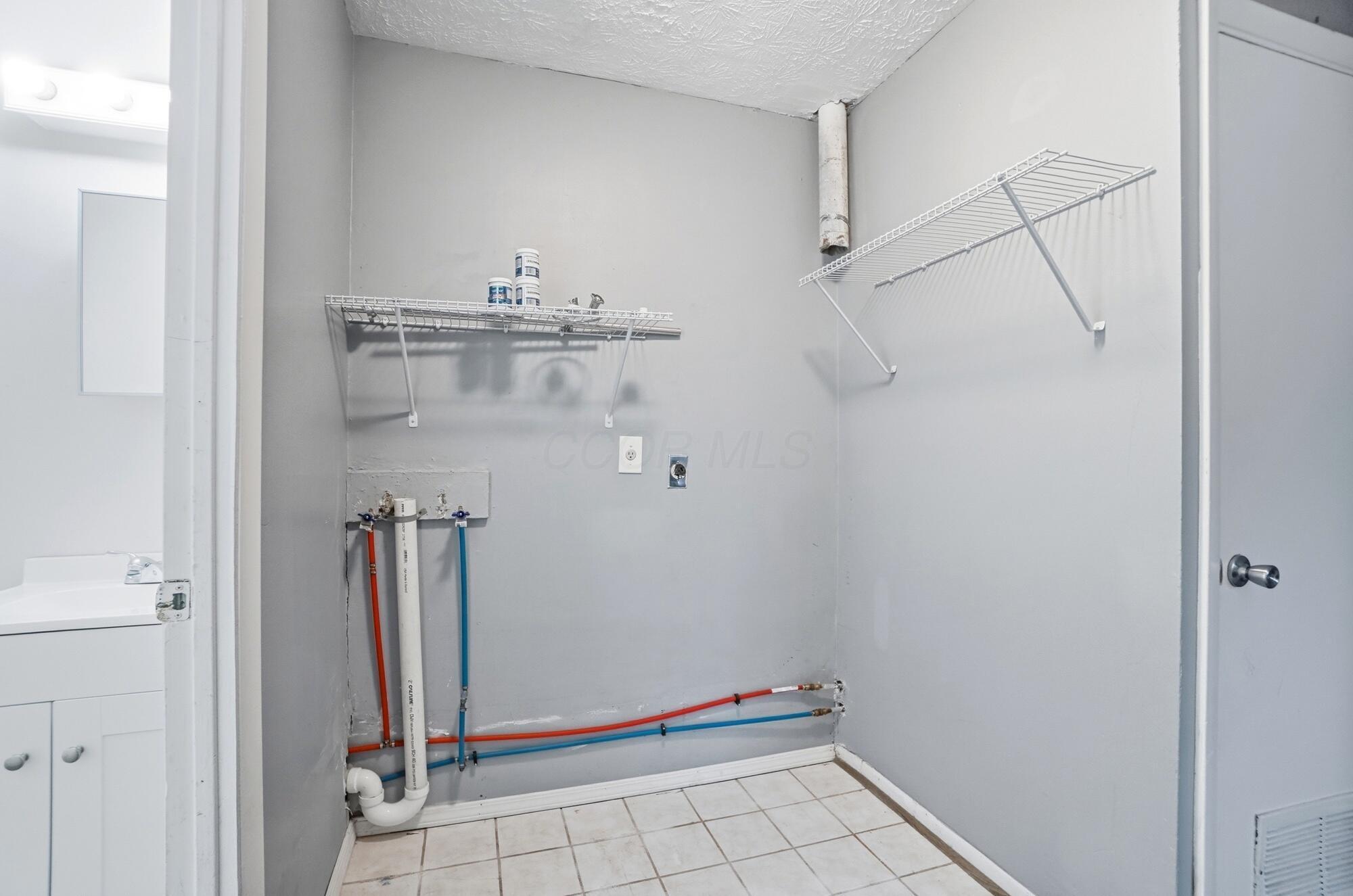 1382 Southfield Drive S