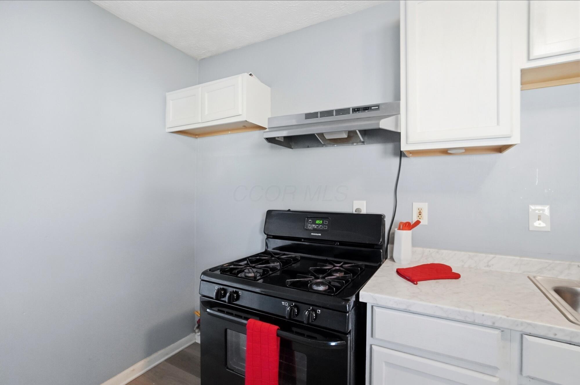 1382 Southfield Drive S