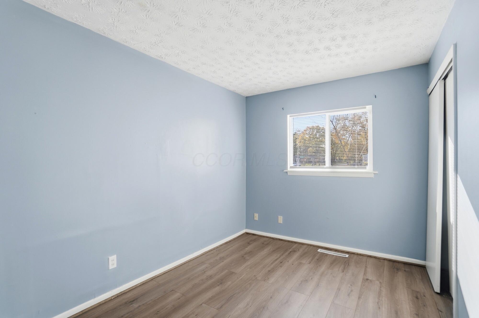 1382 Southfield Drive S