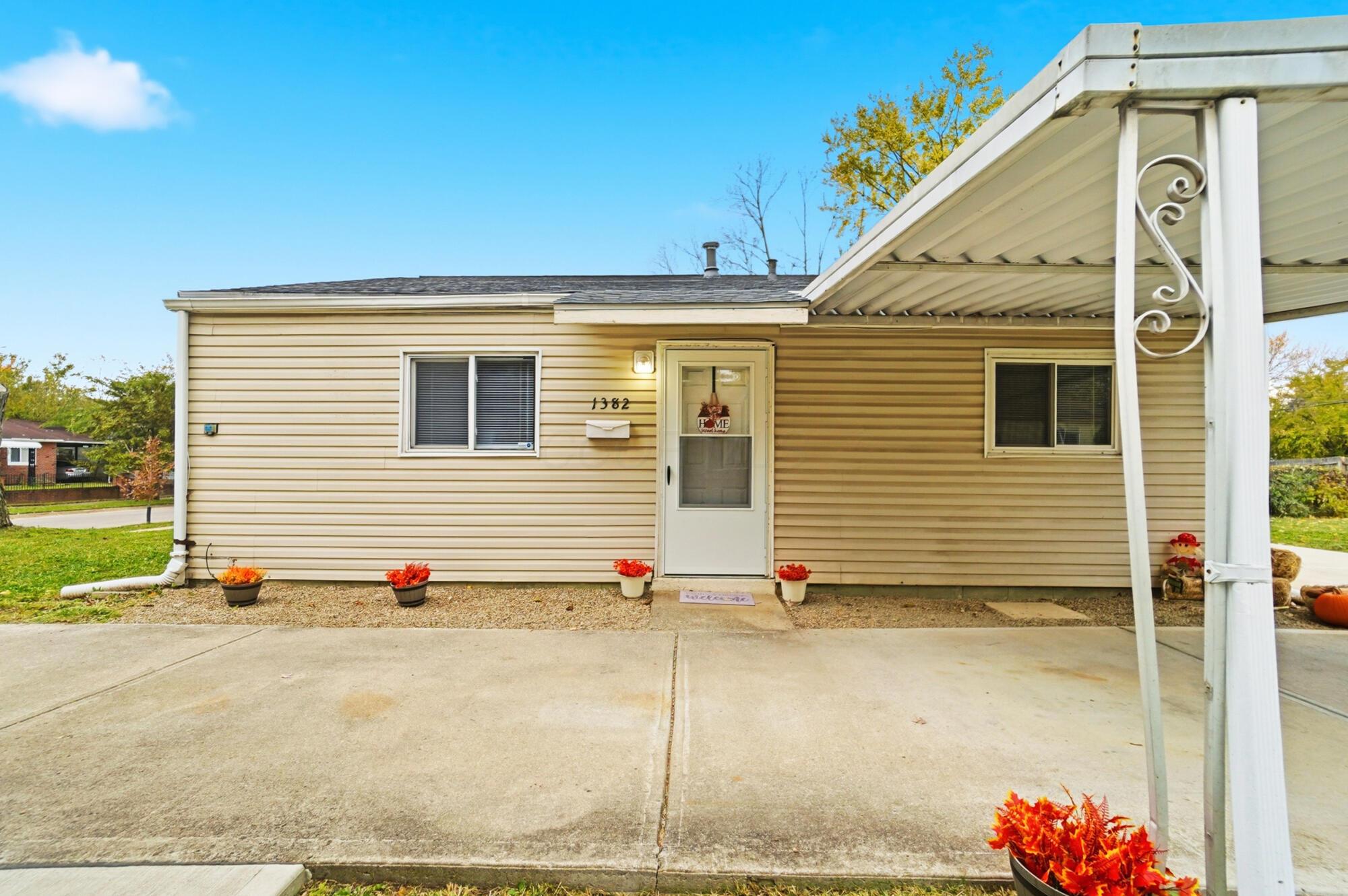 1382 Southfield Drive S