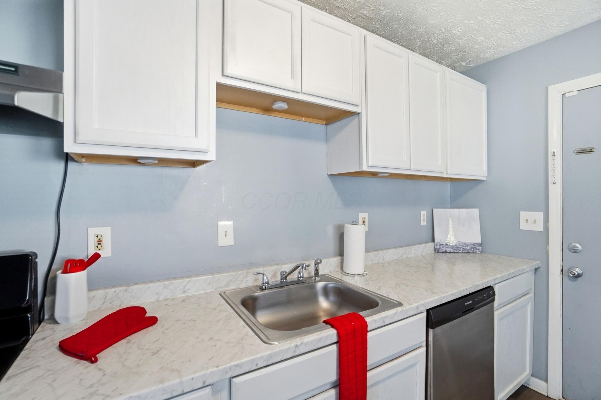 1382 Southfield Drive S