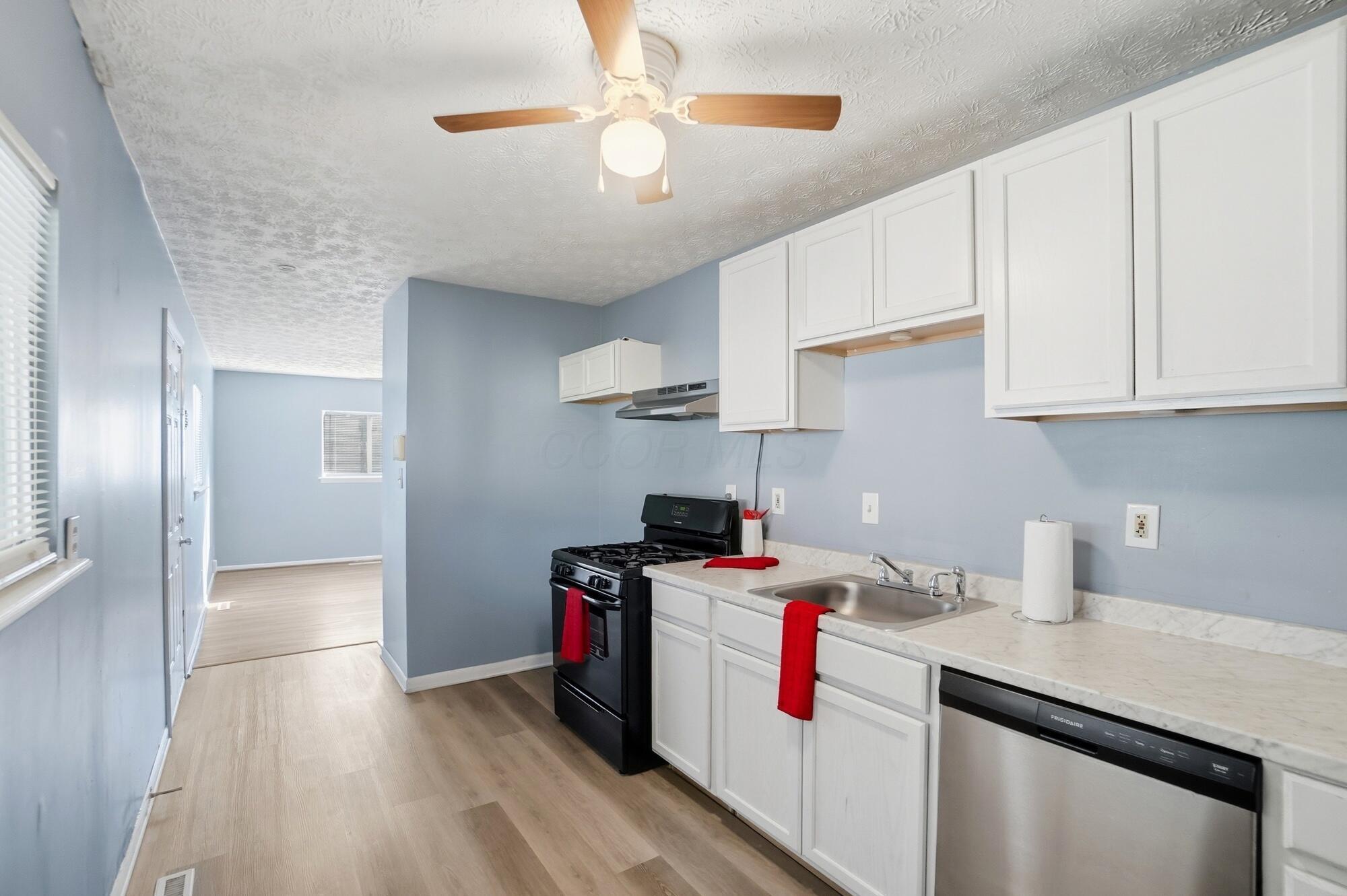 1382 Southfield Drive S