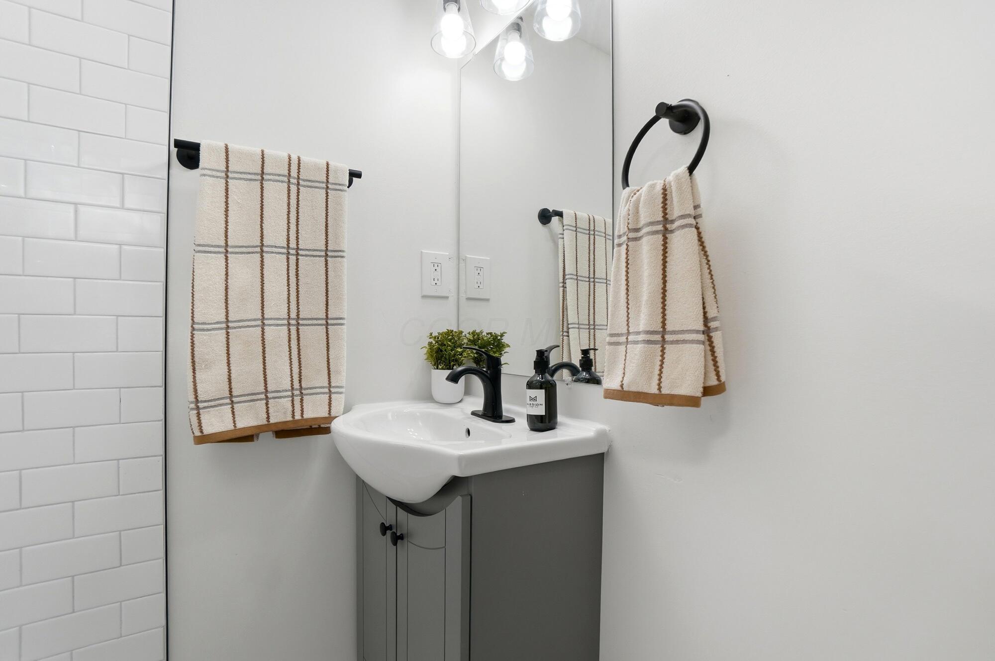 1207 Nocturne Road E