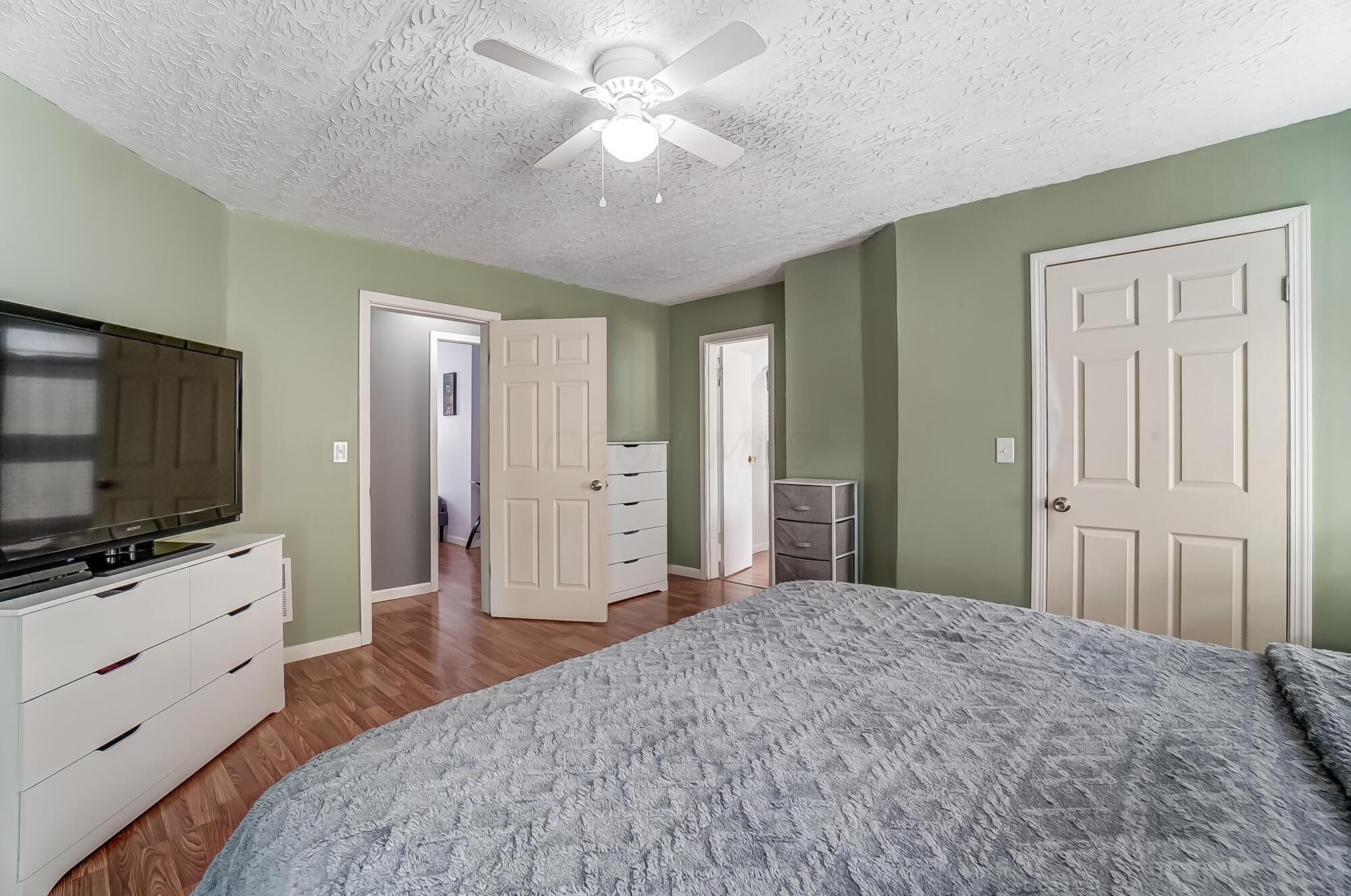127 E Grand Avenue