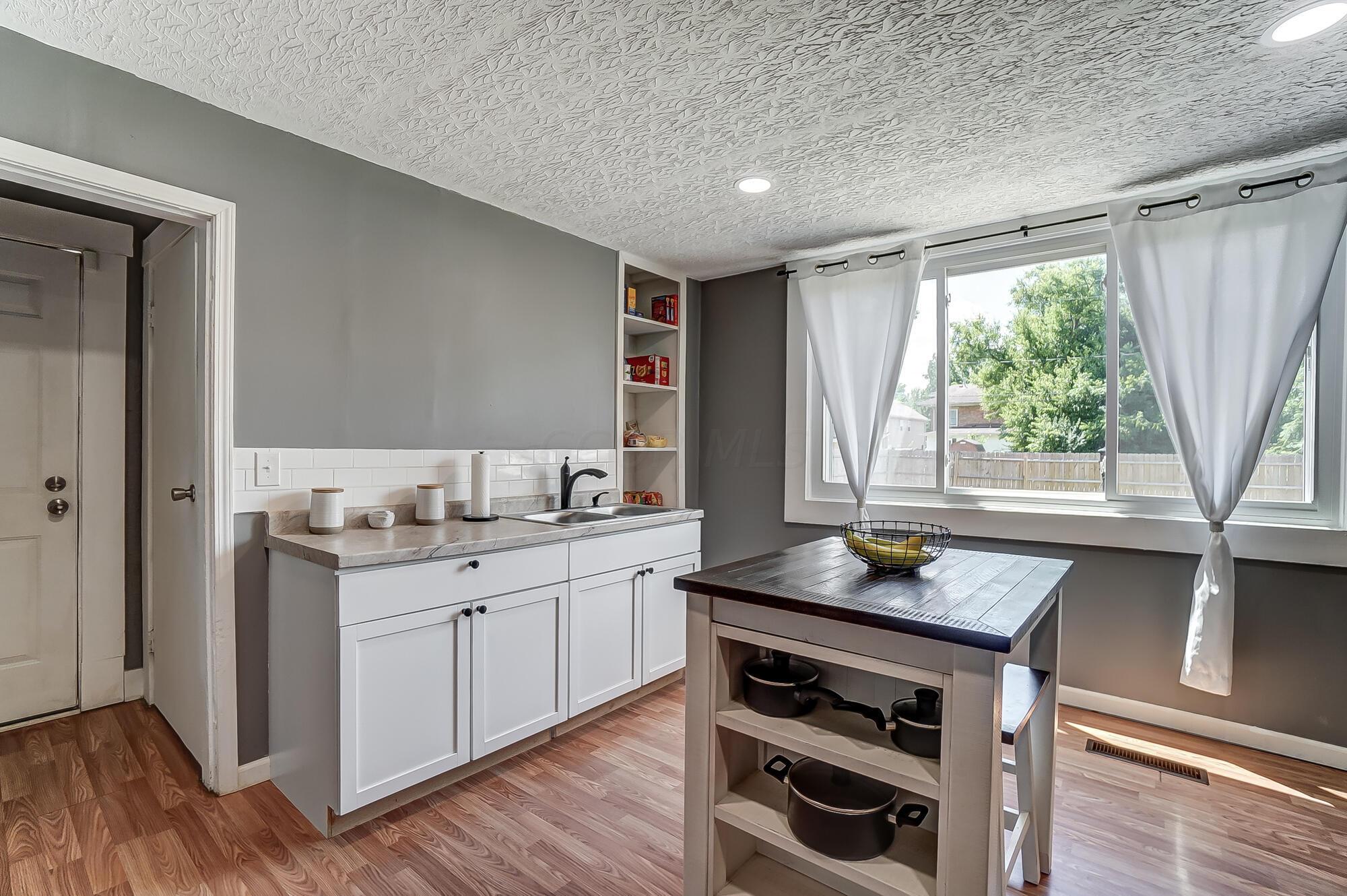 127 E Grand Avenue