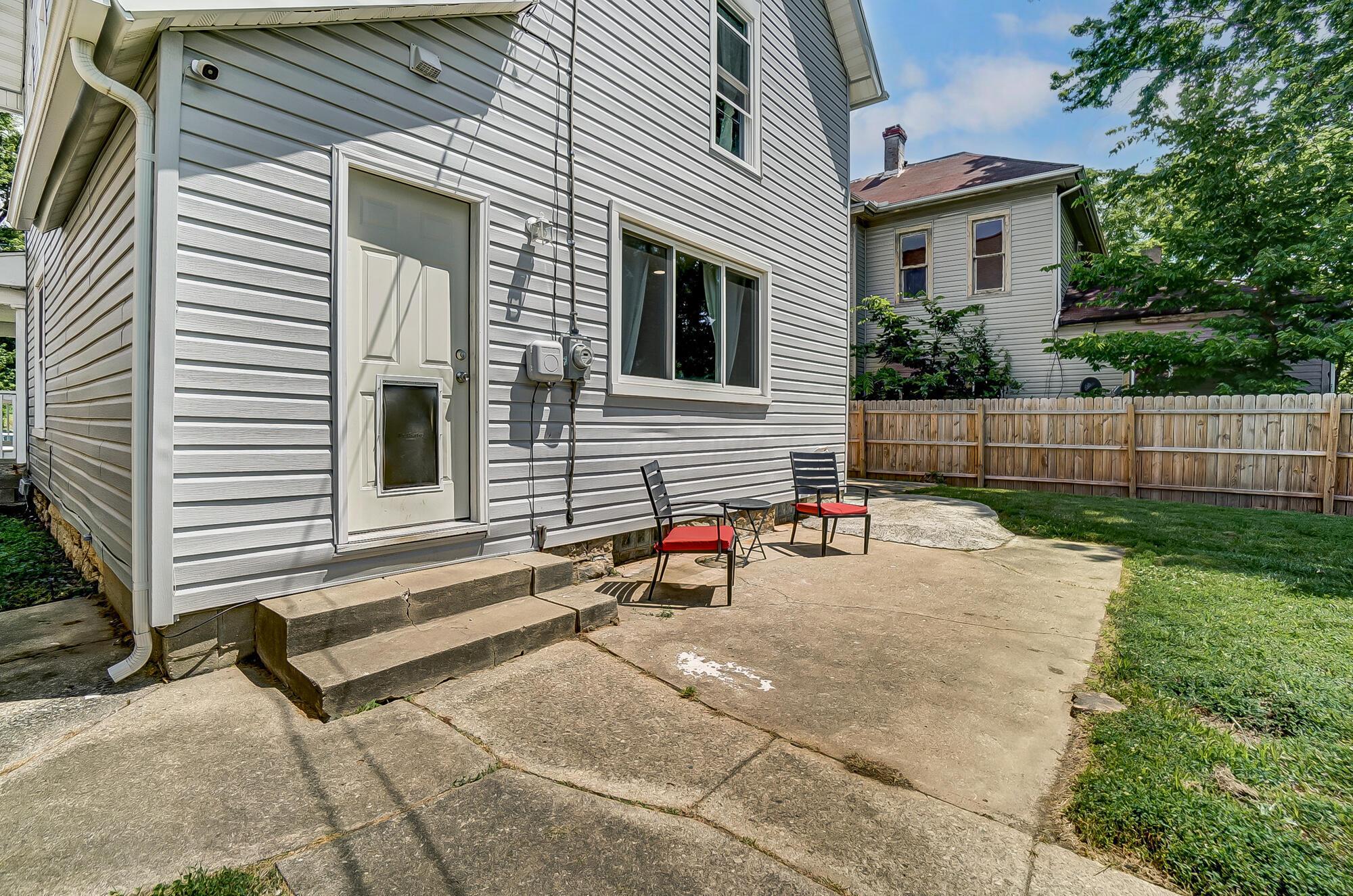 127 E Grand Avenue