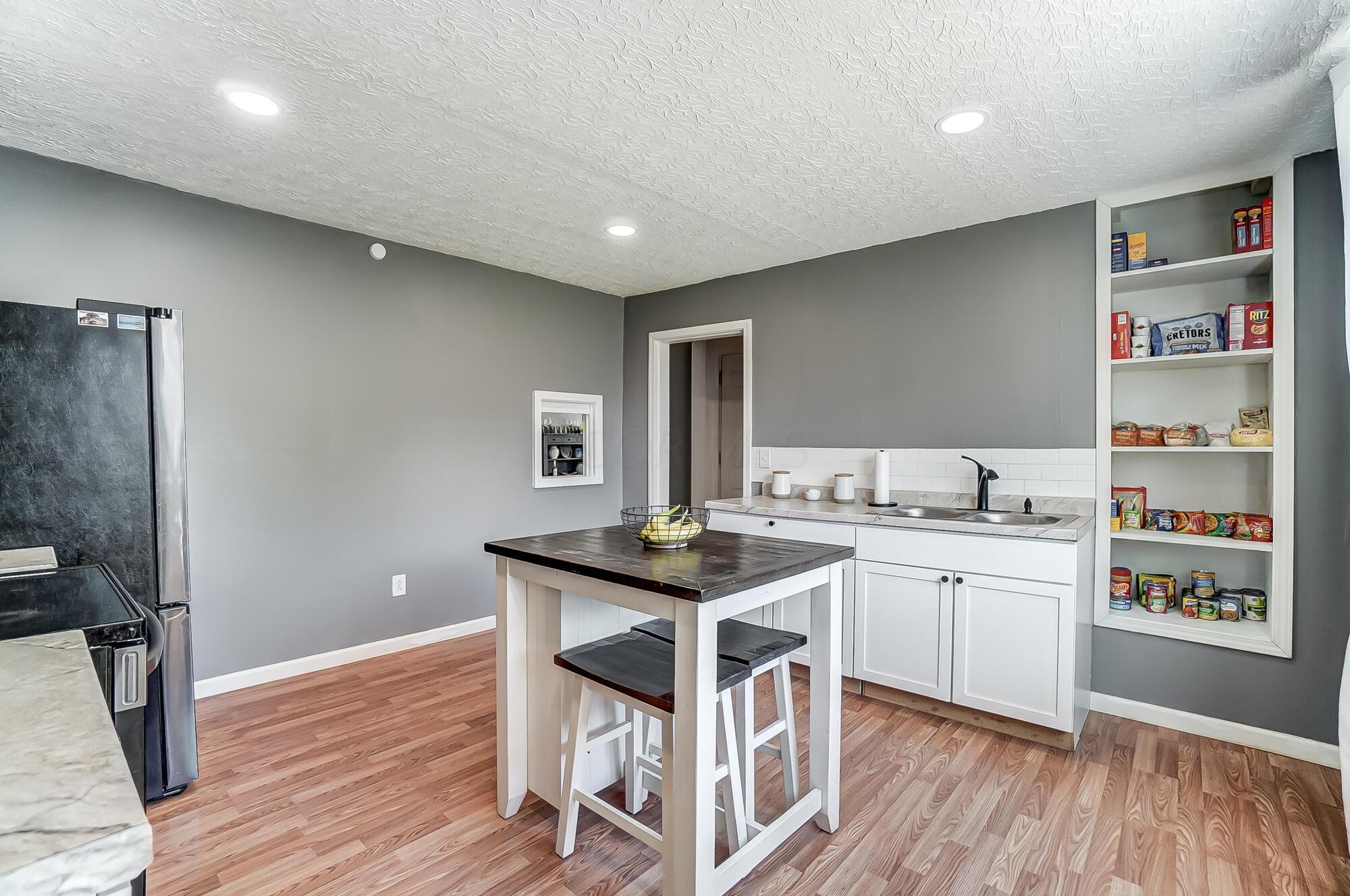 127 E Grand Avenue
