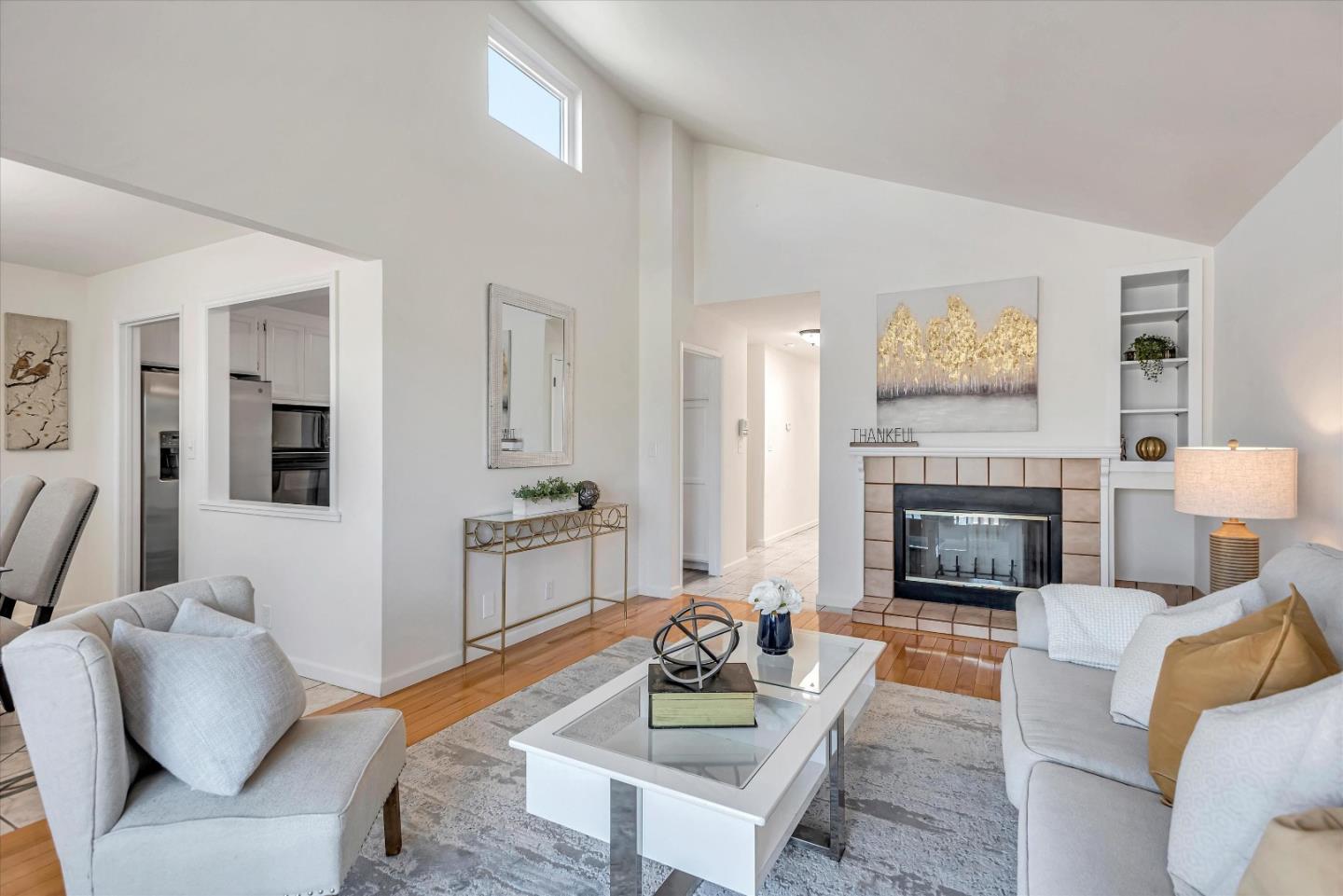 10 Cobblestone SQ