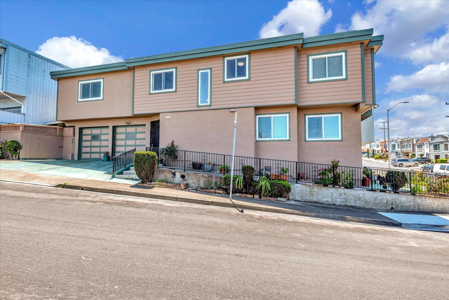 10 Cobblestone SQ