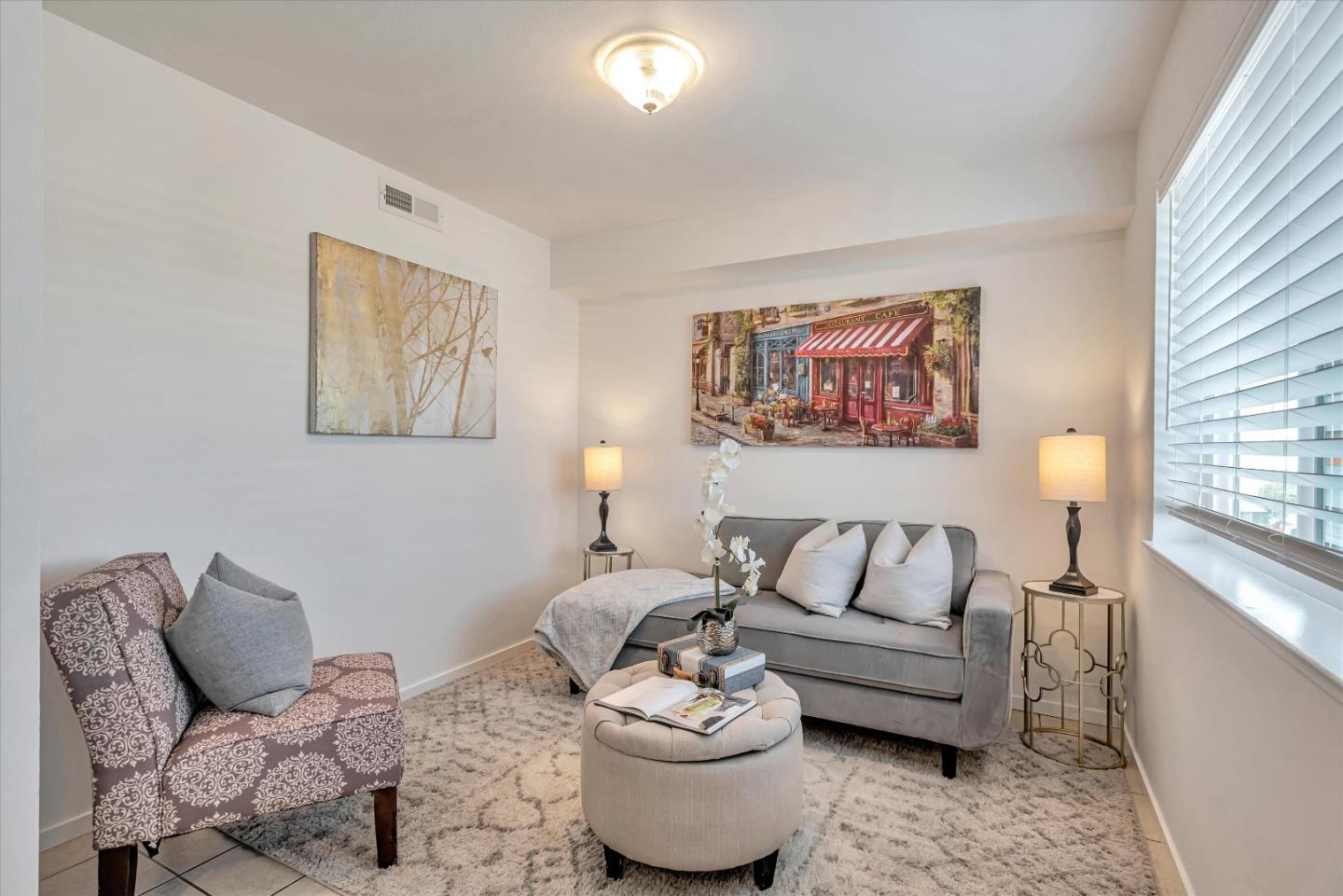 10 Cobblestone SQ