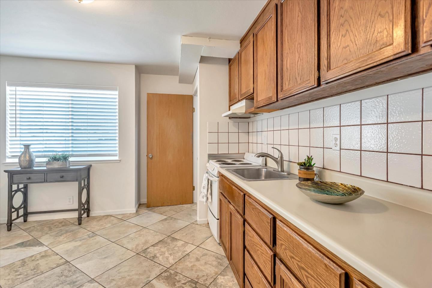 10 Cobblestone SQ