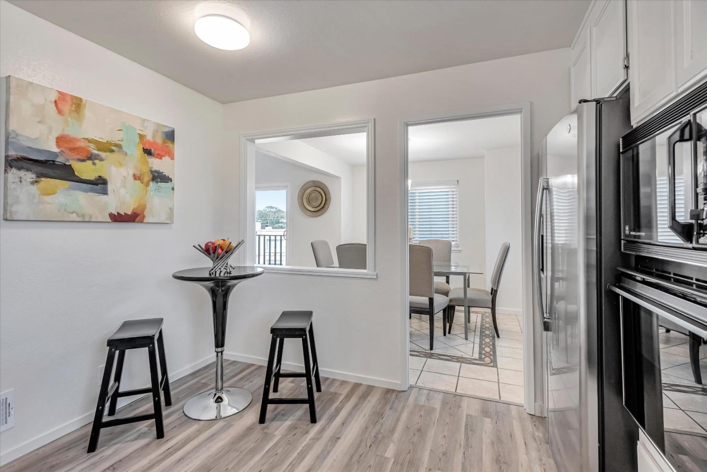 10 Cobblestone SQ