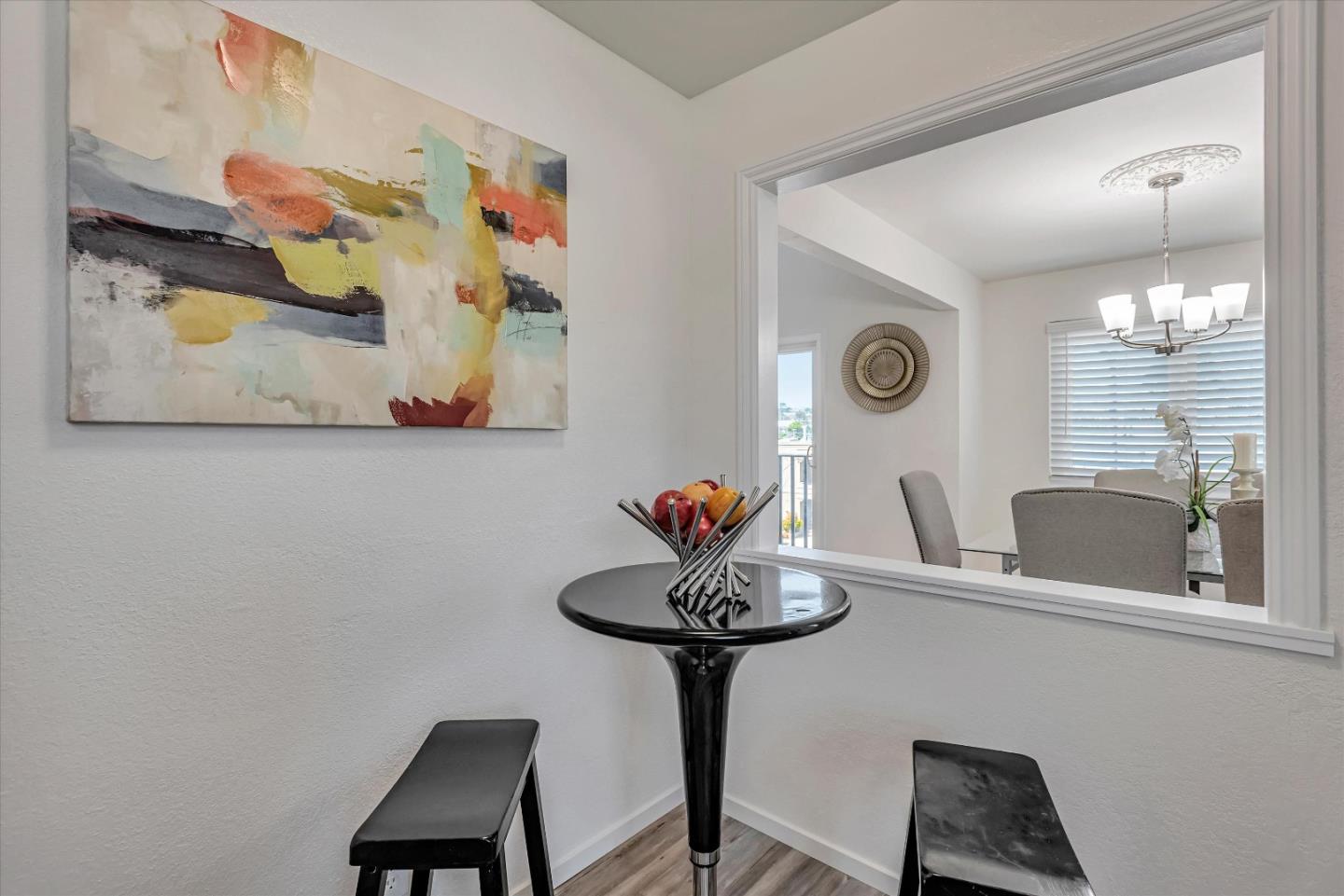 10 Cobblestone SQ