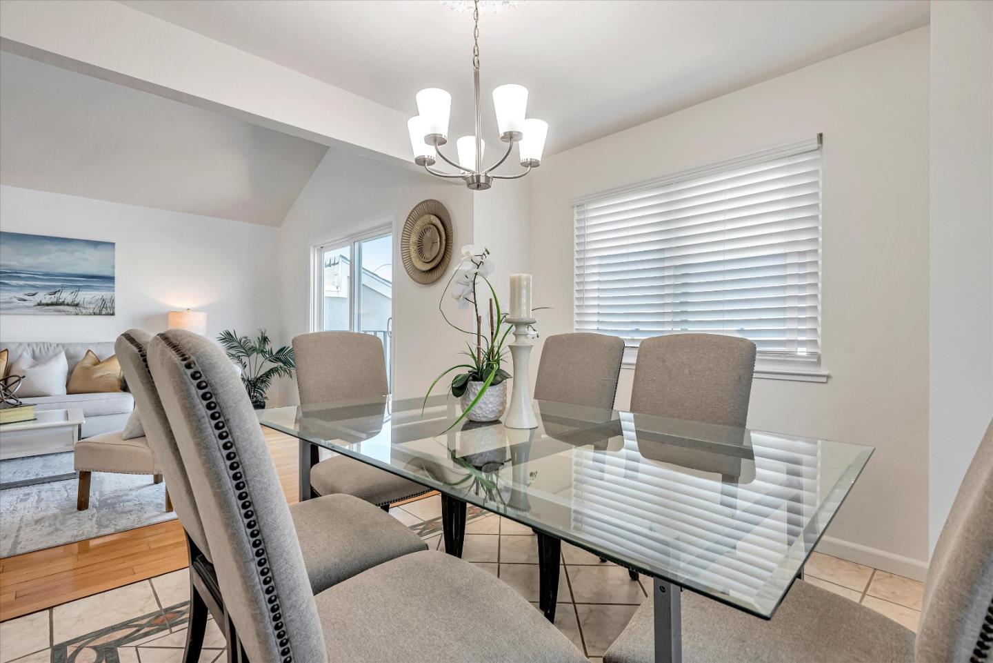 10 Cobblestone SQ