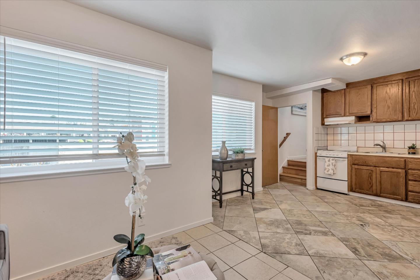 10 Cobblestone SQ