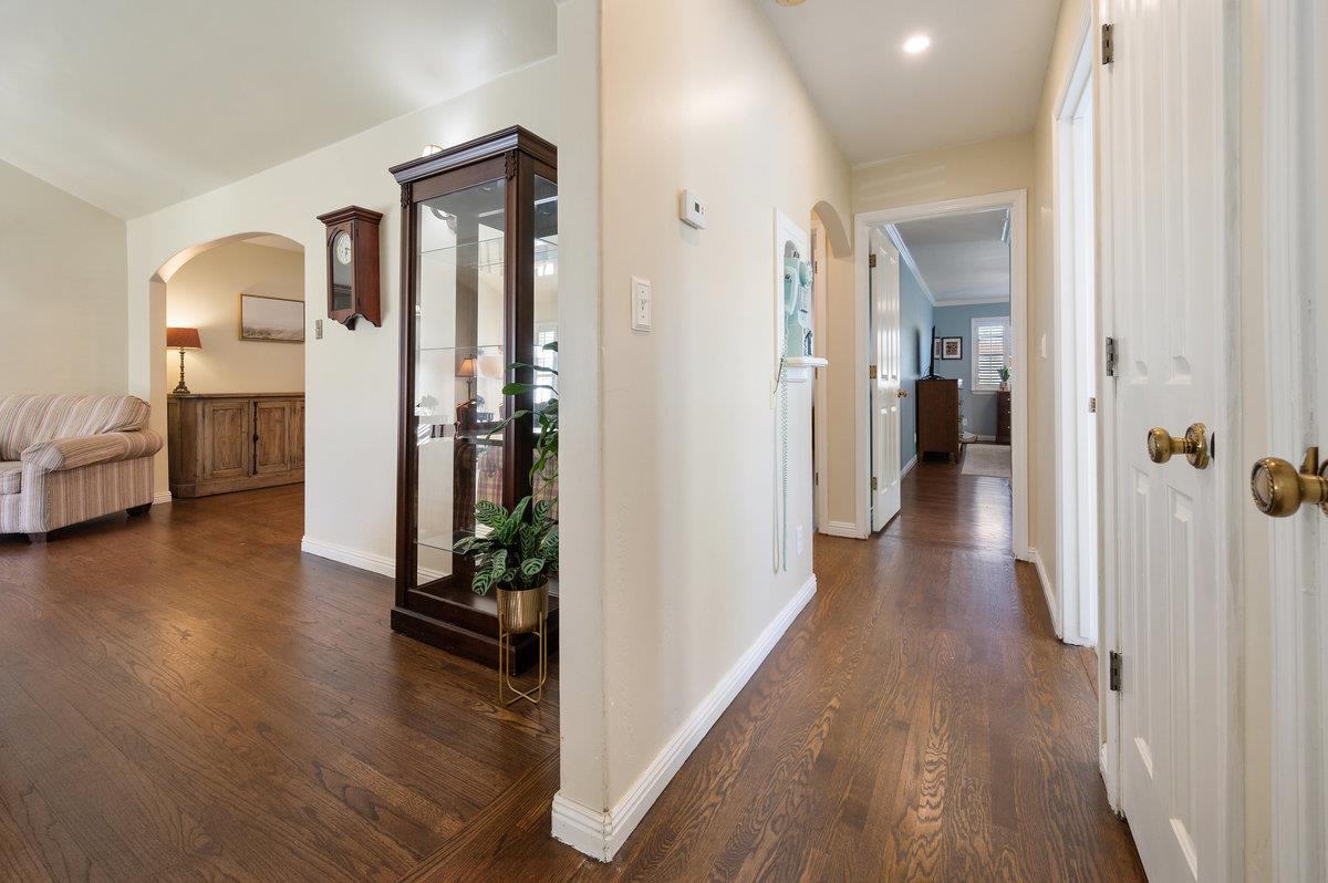 568 Oak AVE