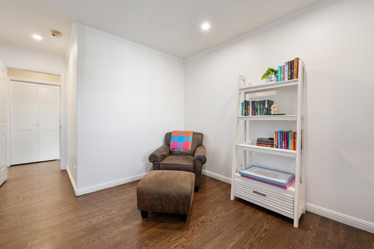 568 Oak AVE