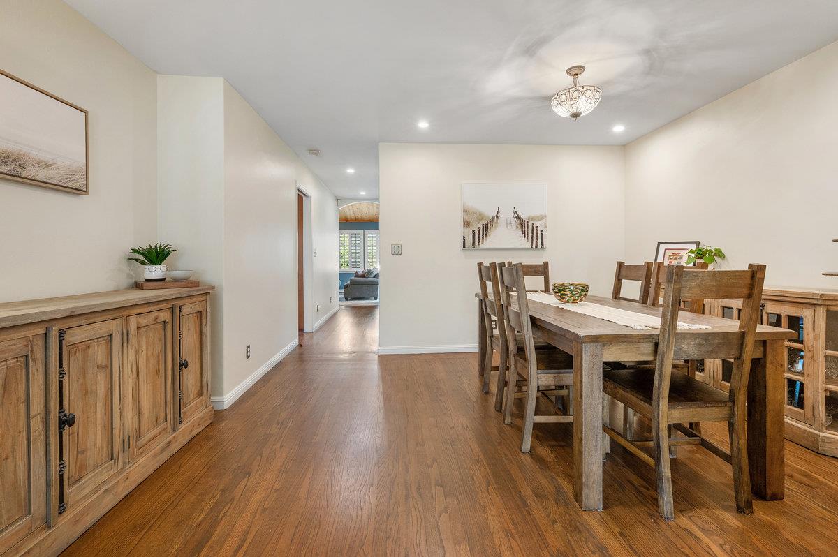 568 Oak AVE