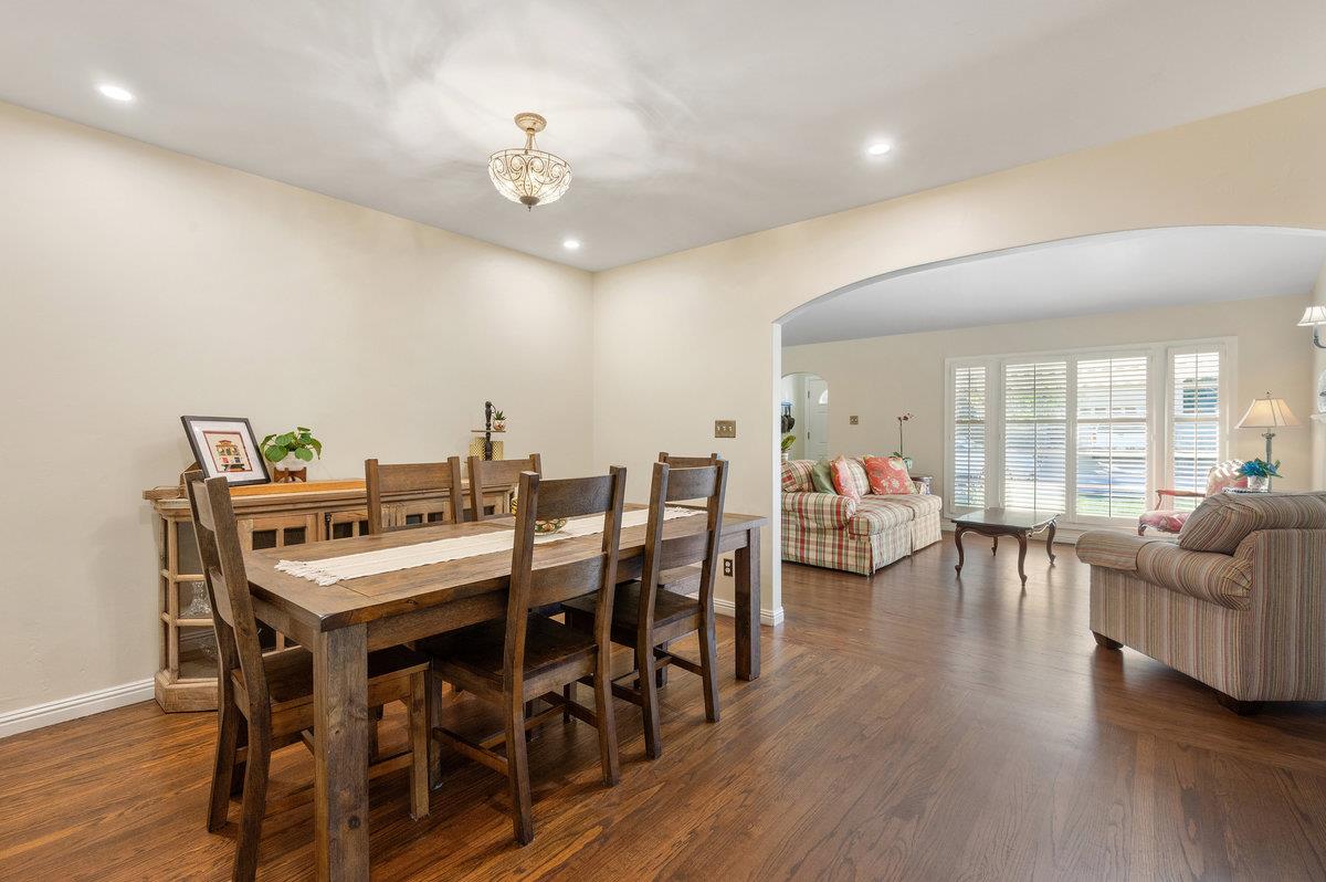 568 Oak AVE
