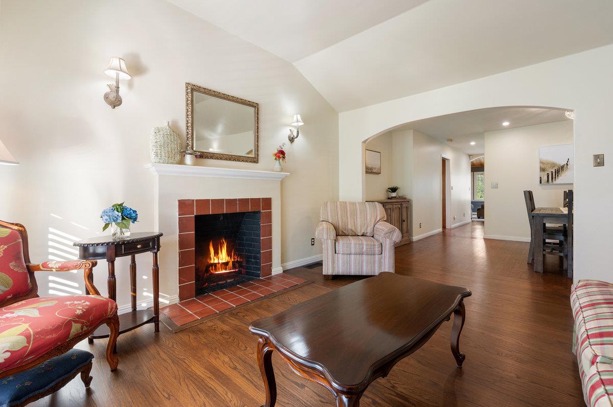 568 Oak AVE