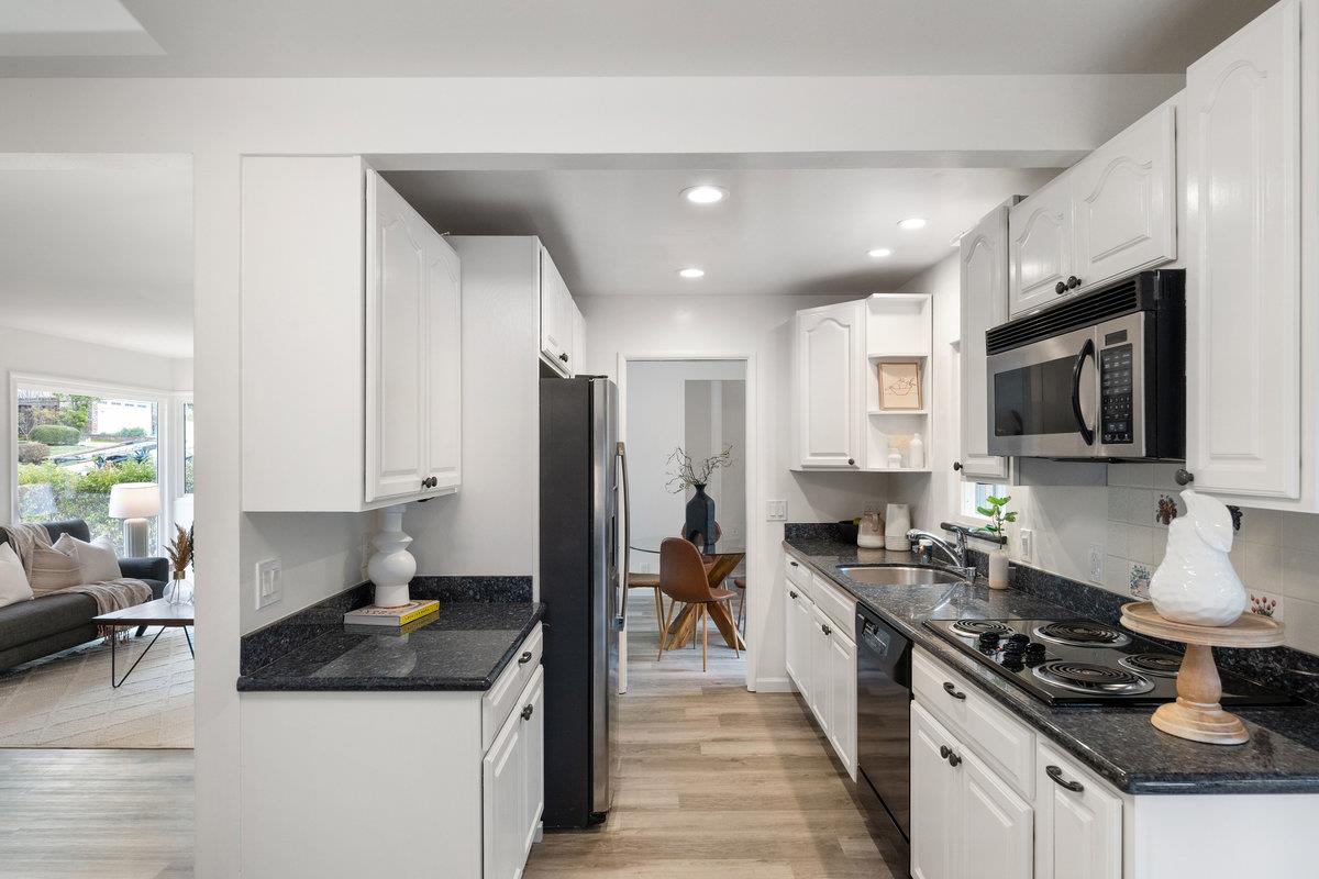 381 Lowell AVE