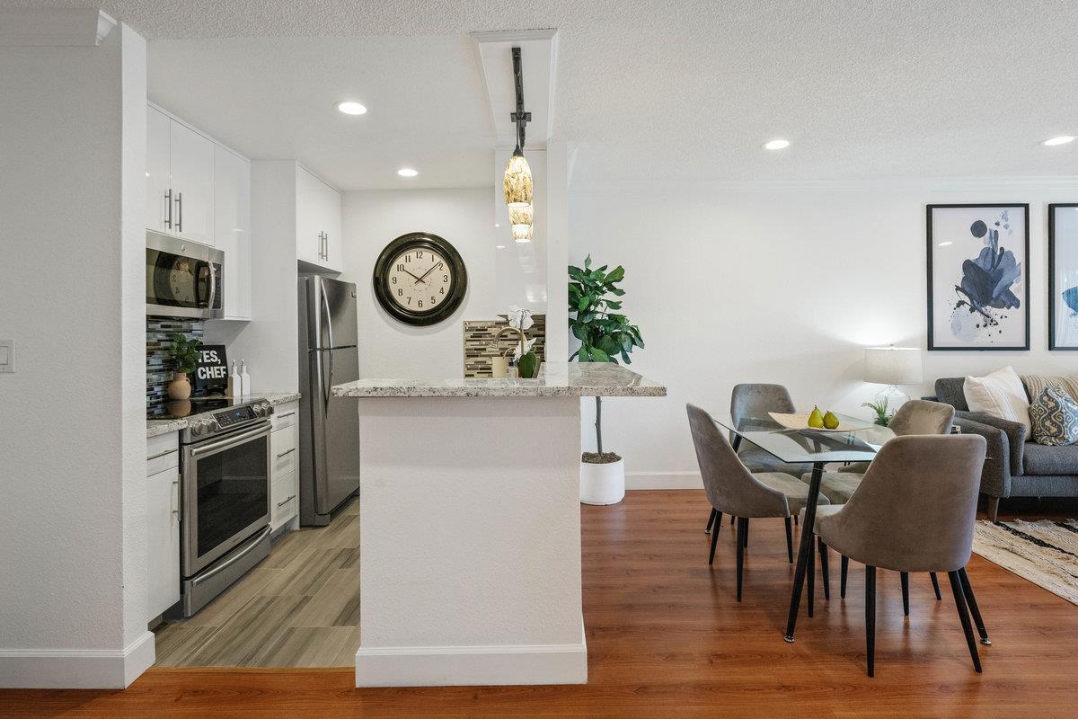 396 Imperial WAY 207