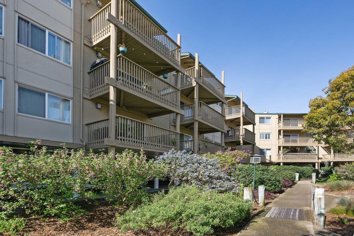 396 Imperial WAY 207