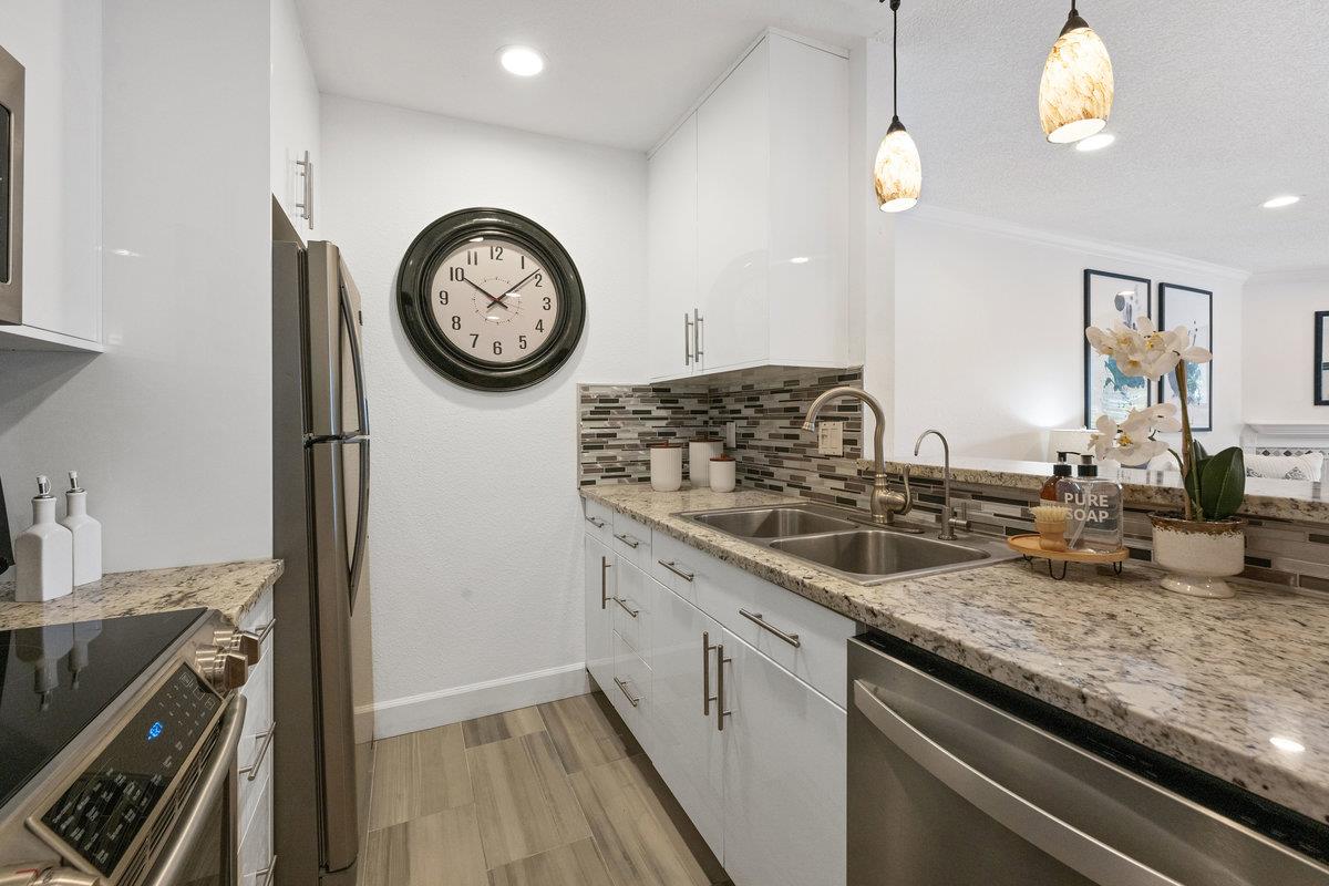 396 Imperial WAY 207