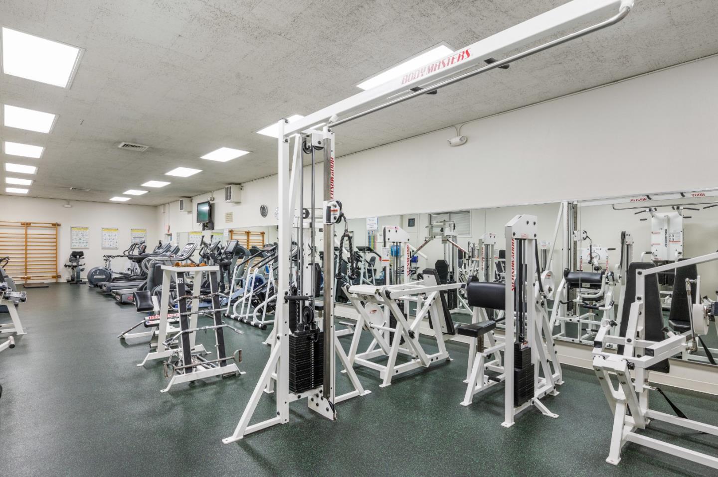 932 Peninsula AVE 409