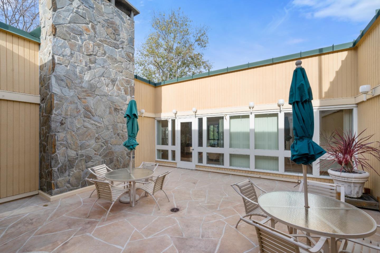 932 Peninsula AVE 409