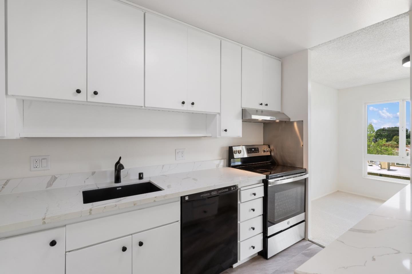 932 Peninsula AVE 409