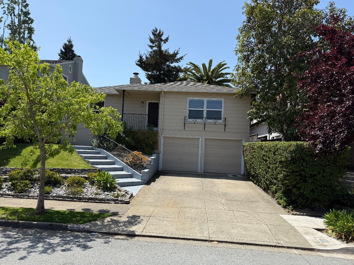 1437 Cabrillo AVE