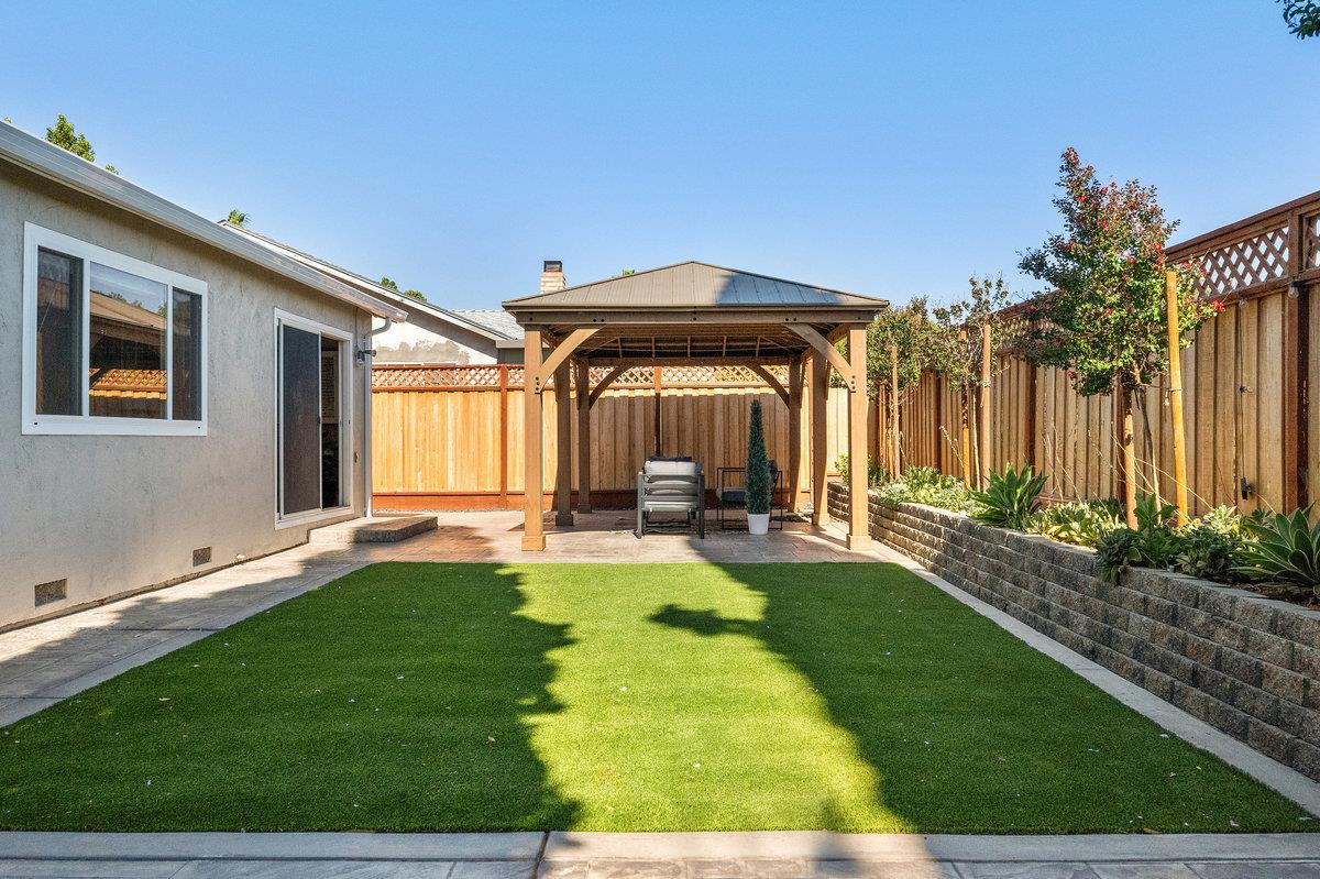 1800 McPeak Court