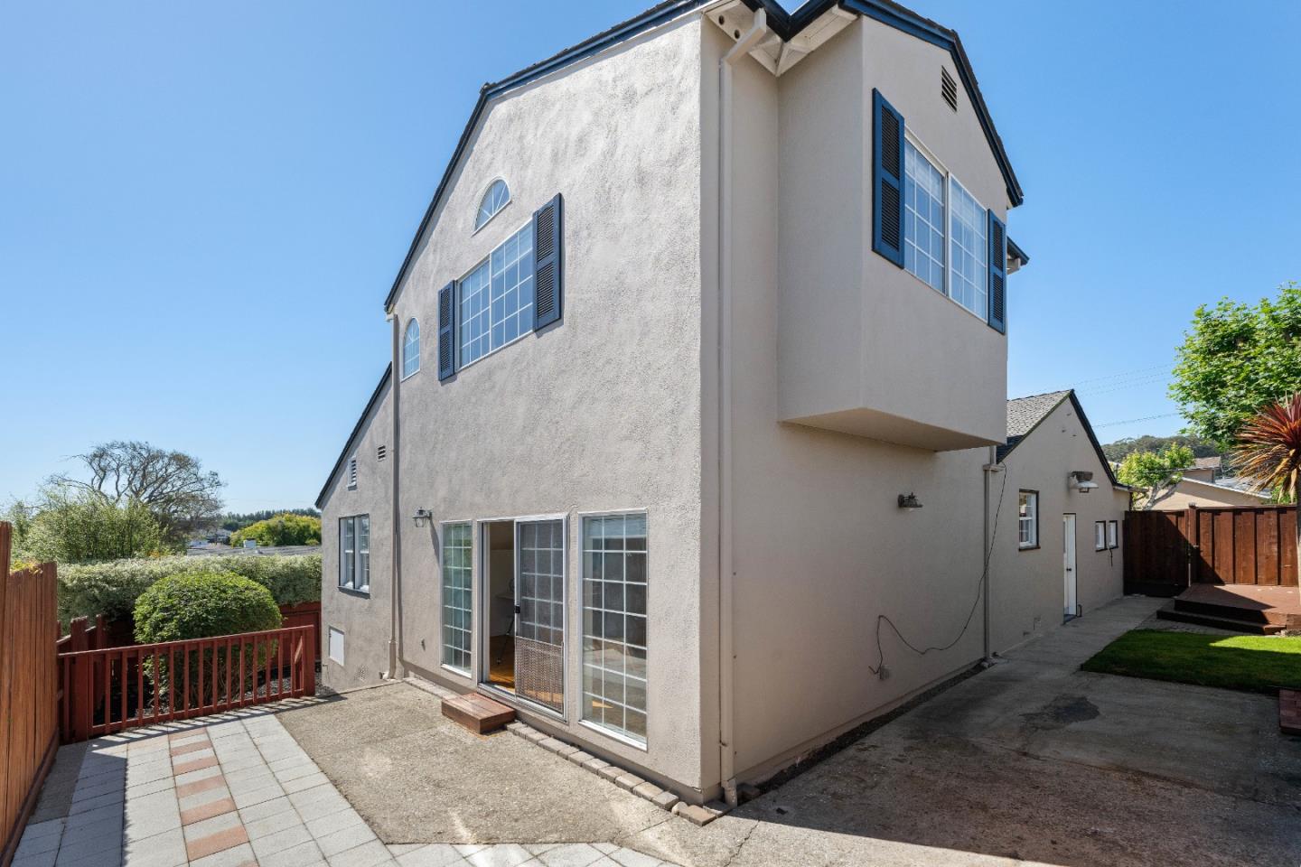 403 Santa Florita Avenue