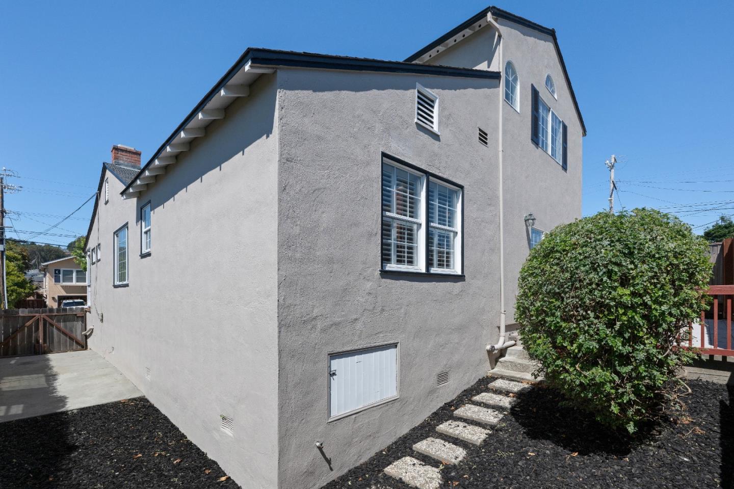 403 Santa Florita Avenue