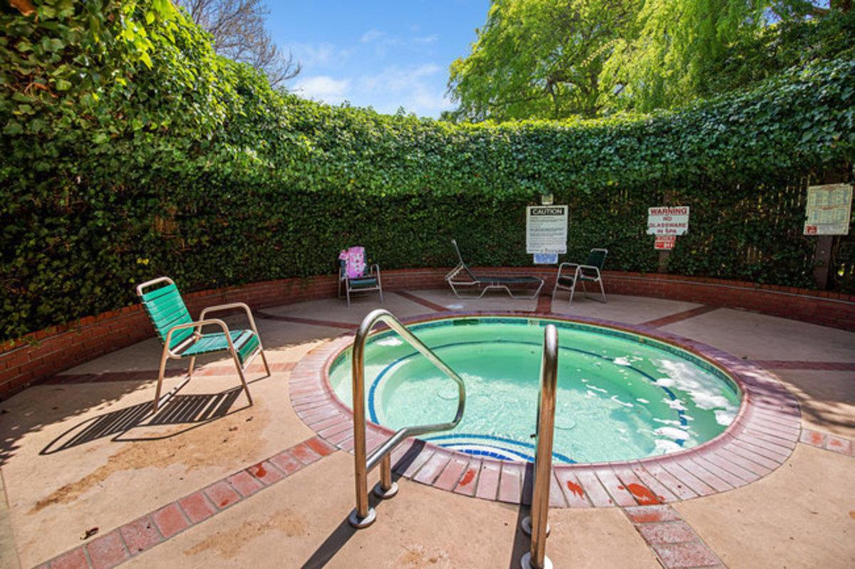 8124 Shelter Creek Lane