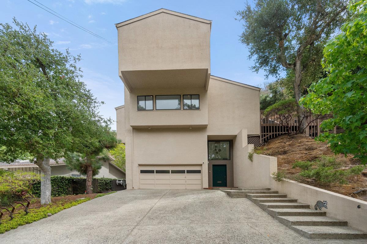 901 Laurelwood Drive