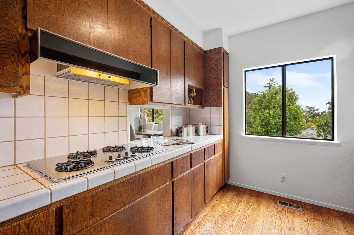 901 Laurelwood Drive