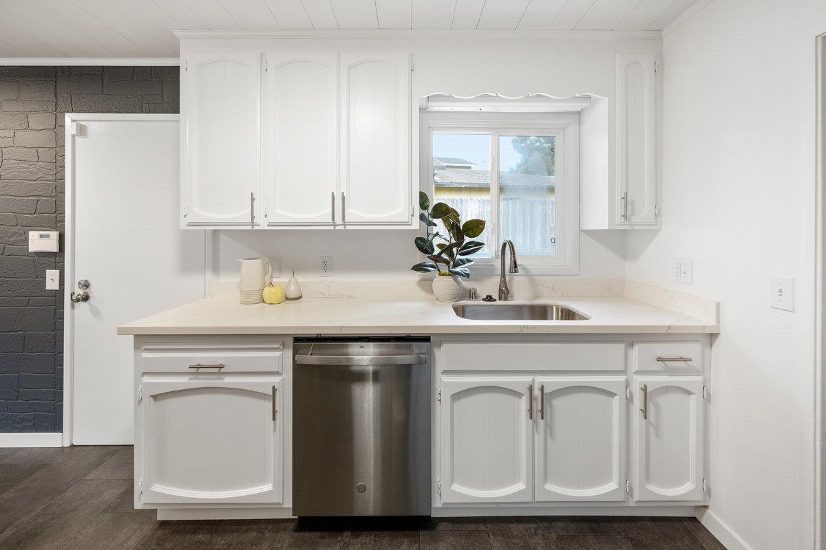 2341 Rollingwood Drive