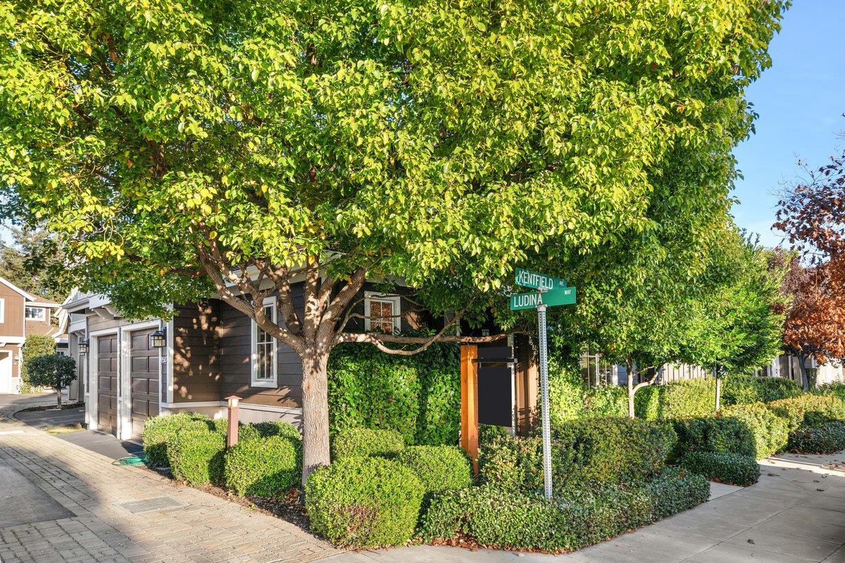 1587 Kentfield Avenue