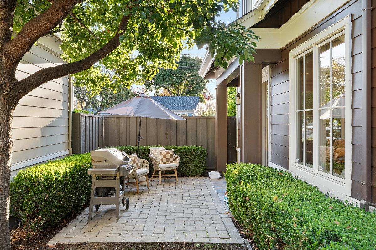 1587 Kentfield Avenue