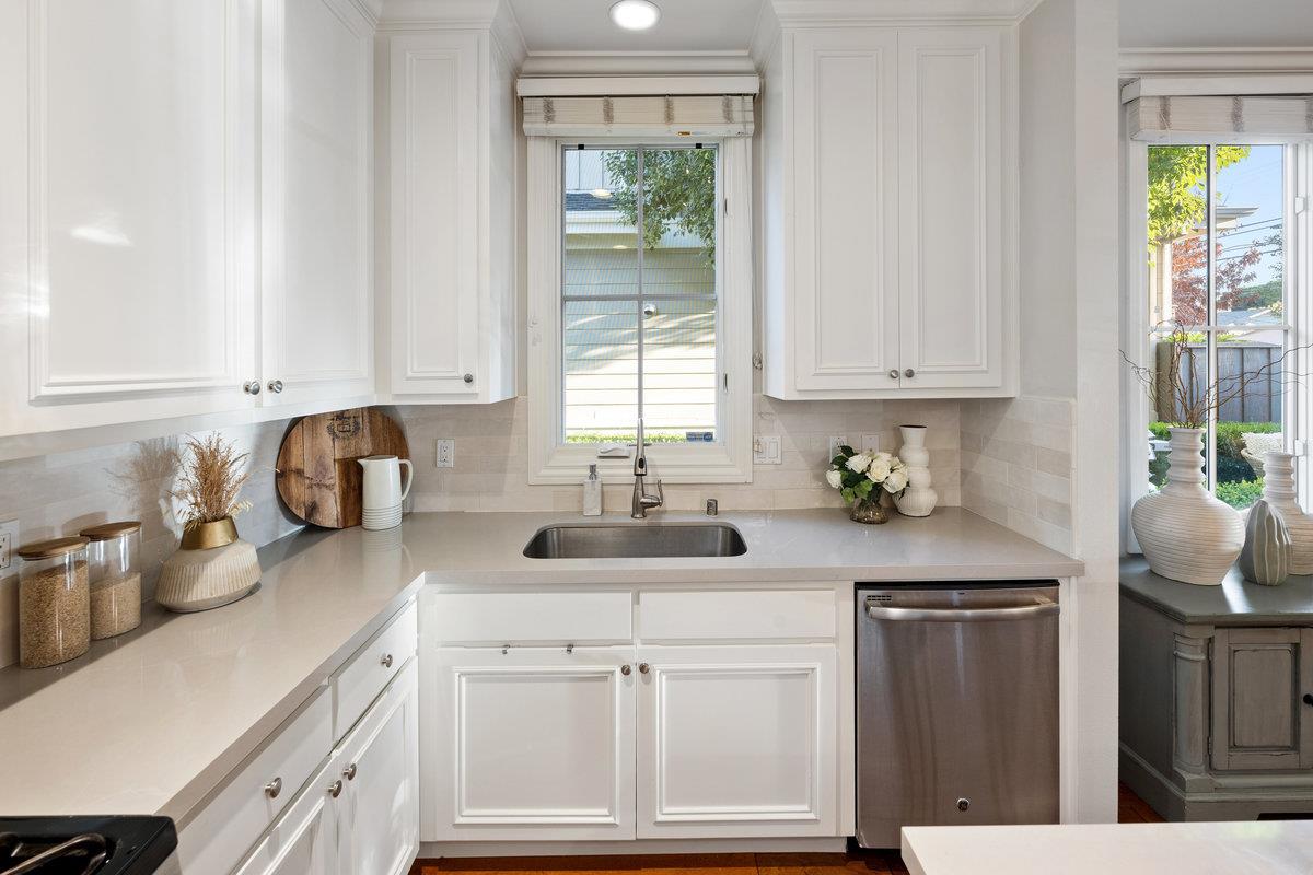 1587 Kentfield Avenue