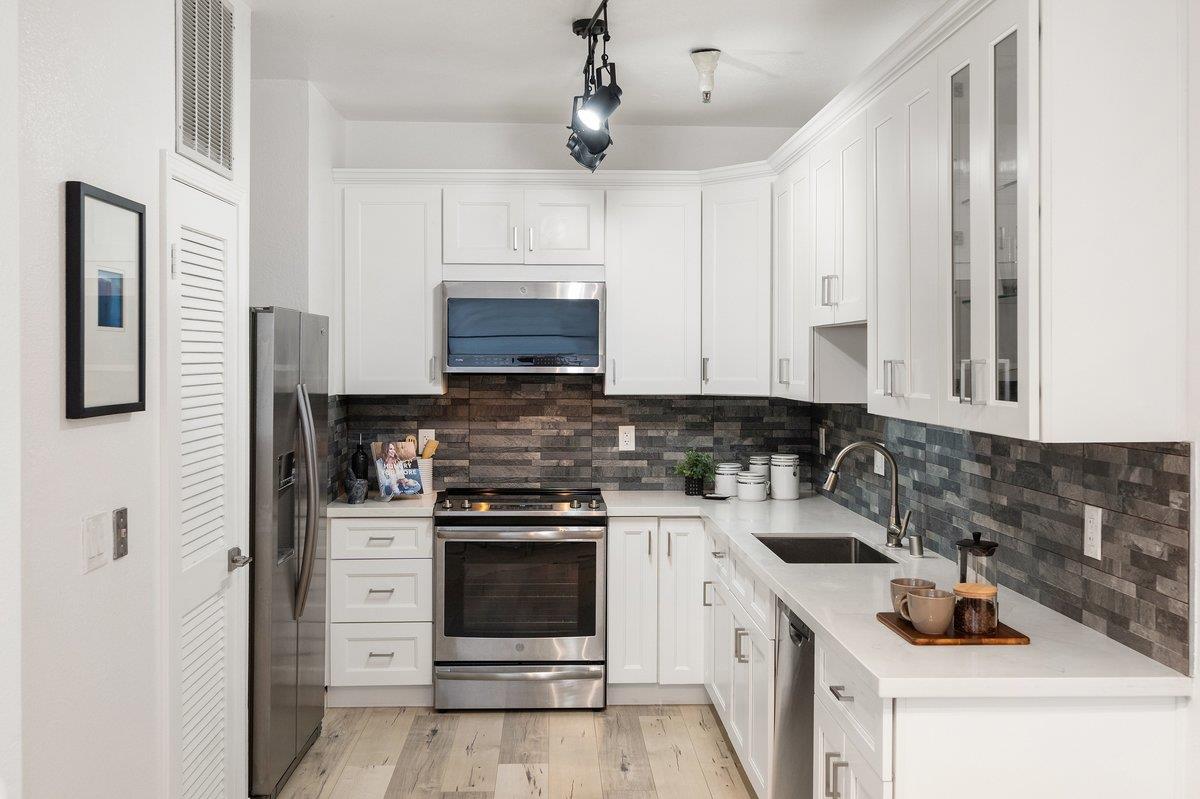 453 Cork Harbour Circle E