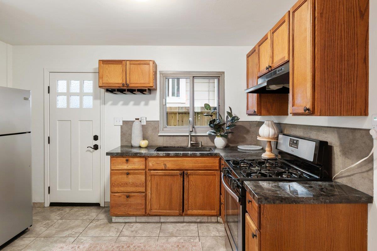 1058 Montgomery Avenue