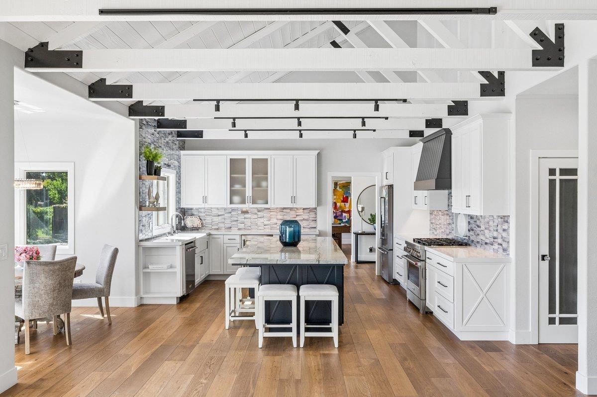 3756 Gleneagles Drive