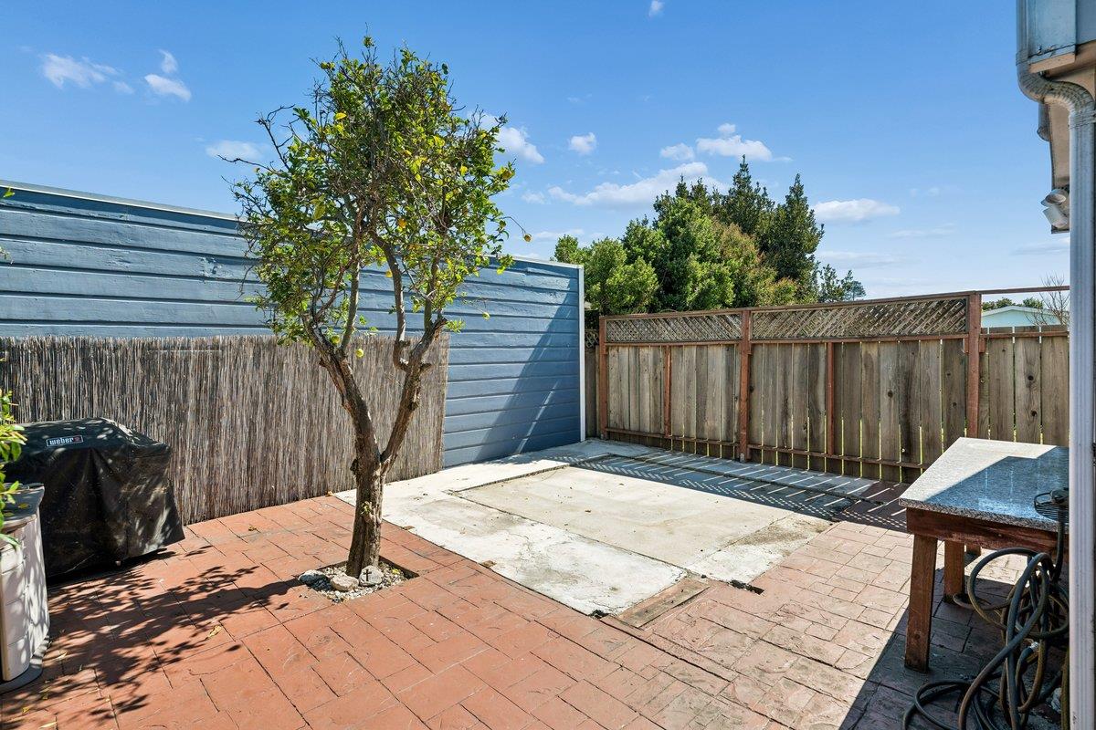 998 Hensley Avenue
